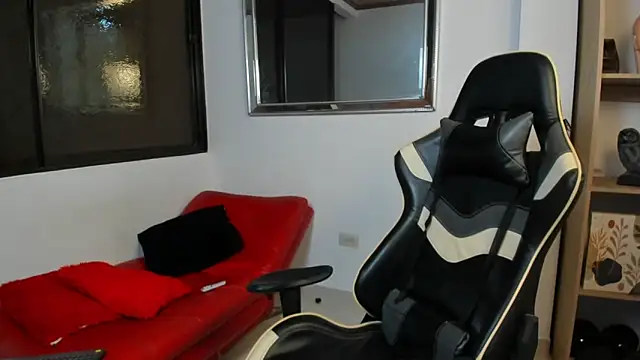 Snapshot of julian_wallace chatting on 6, 2, 2026 julian wallace online show from 6, 2, 2026