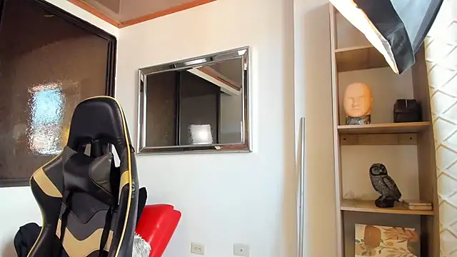 julian wallace online show from 4, 4, 2026