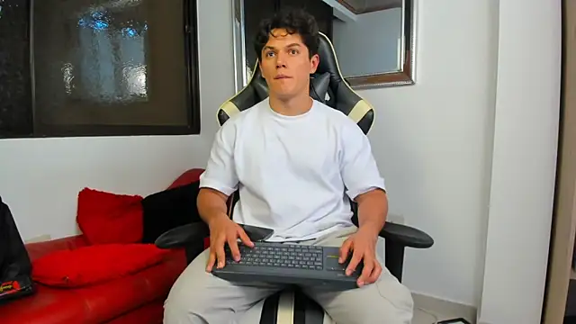 Snapshot of julian_wallace chatting on 7, 2, 2026 julian wallace online show from 7, 2, 2026