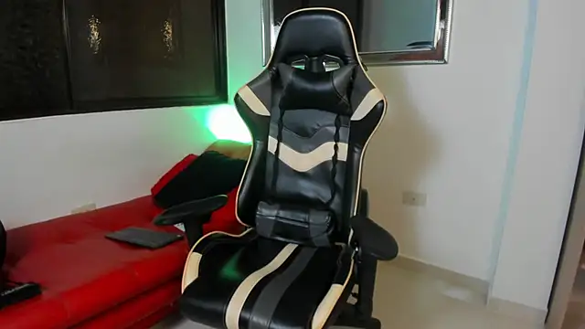 Snapshot of julian_wallace chatting on 25, 2, 2026 julian wallace online show from 25, 2, 2026