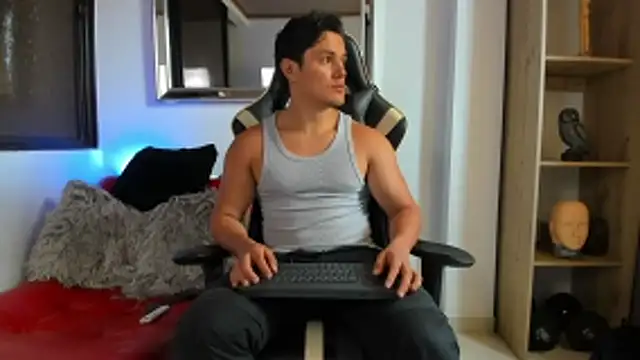 julian wallace online show from 15, 4, 2026