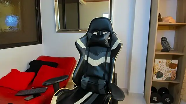 Snapshot of julian_wallace chatting on 4, 2, 2026 julian wallace online show from 4, 2, 2026