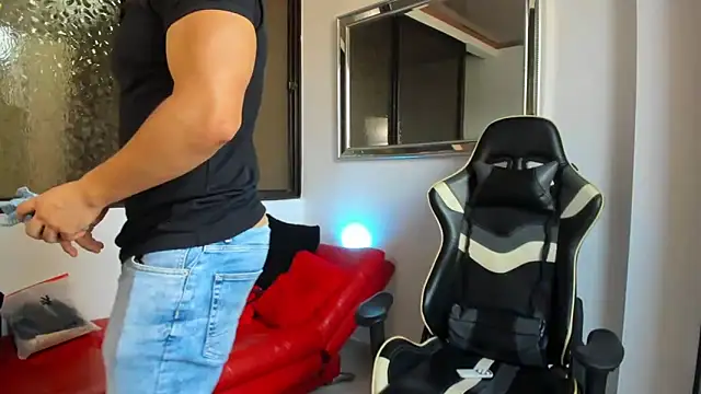 julian wallace online show from 4, 3, 2026