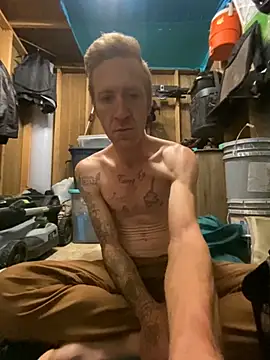 Snapshot of bentoverblonde chatting on 28, 10, 2025 bentoverblonde online show from 28, 10, 2025