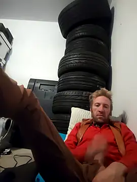 Snapshot of bentoverblonde chatting on 18, 11, 2025 bentoverblonde online show from 18, 11, 2025