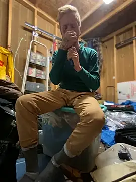 Snapshot of bentoverblonde chatting on 24, 10, 2025 bentoverblonde online show from 24, 10, 2025