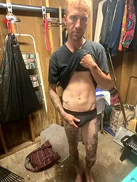 Snapshot of bentoverblonde chatting on 3, 10, 2025 bentoverblonde online show from 3, 10, 2025