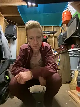 Snapshot of bentoverblonde chatting on 31, 10, 2025 bentoverblonde online show from 31, 10, 2025