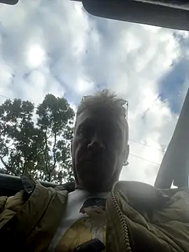 Snapshot of bentoverblonde chatting on 19, 9, 2025 bentoverblonde online show from 19, 9, 2025