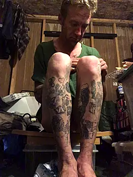 Snapshot of bentoverblonde chatting on 21, 10, 2025 bentoverblonde online show from 21, 10, 2025