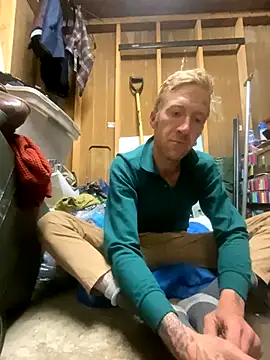 Snapshot of bentoverblonde chatting on 24, 10, 2025 bentoverblonde online show from 24, 10, 2025