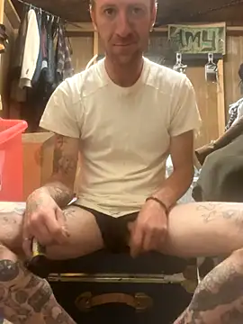 Snapshot of bentoverblonde chatting on 11, 10, 2025 bentoverblonde online show from 11, 10, 2025