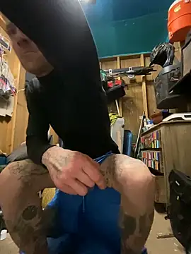 Snapshot of bentoverblonde chatting on 2, 11, 2025 bentoverblonde online show from 2, 11, 2025