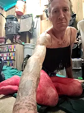 Snapshot of bentoverblonde chatting on 29, 10, 2025 bentoverblonde online show from 29, 10, 2025