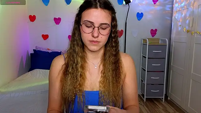 sophia euphoriaa online show from 6, 2, 2026