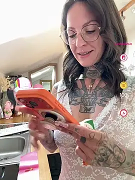 BrownieyQueen online show from 26, 4, 2026