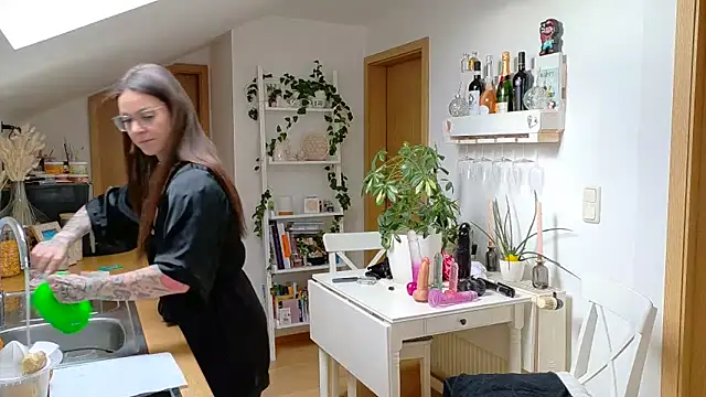 BrownieyQueen online show from 28, 2, 2025