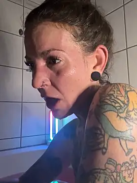 BrownieyQueen online show from 3, 12, 2025