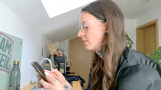 BrownieyQueen online show from 10, 3, 2025