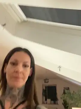 BrownieyQueen online show from 5, 10, 2025