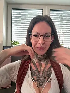 BrownieyQueen online show from 8, 3, 2026