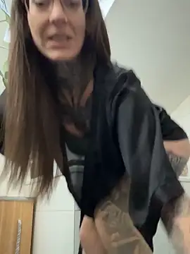 BrownieyQueen online show from 6, 11, 2025