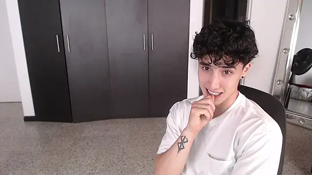 gojo satoru 18 online show from 4, 3, 2025