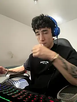 Snapshot of gojo_satoru_18 chatting on 7, 1, 2026 gojo satoru 18 online show from 7, 1, 2026