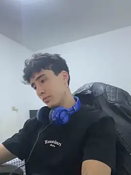 Snapshot of gojo_satoru_18 chatting on 3, 2, 2026 gojo satoru 18 online show from 3, 2, 2026