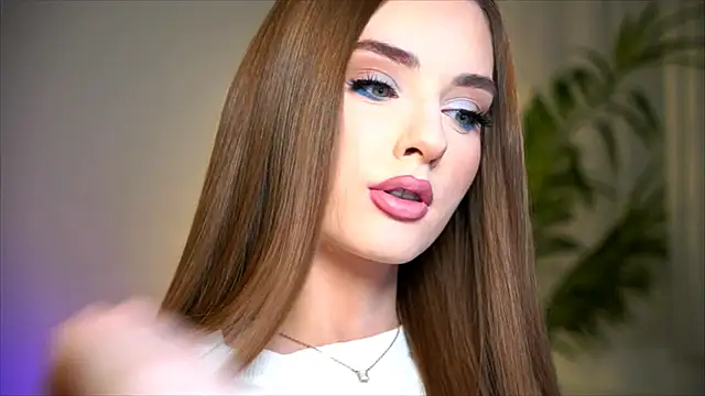 petitegonwiild online show from 12, 3, 2026