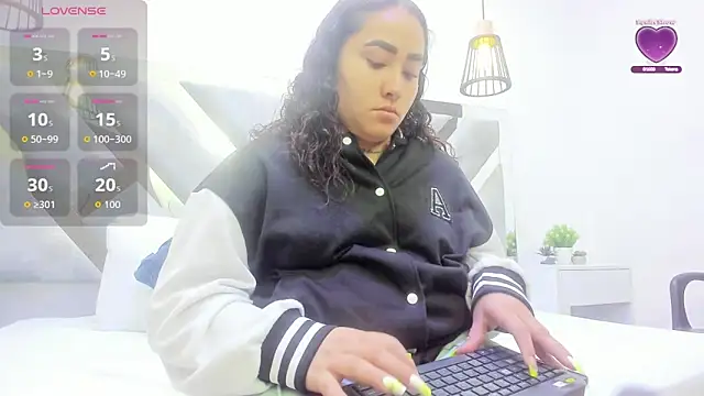 Snapshot of Ayla_martinez chatting on 9, 9, 2025 Ayla martinez online show from 9, 9, 2025