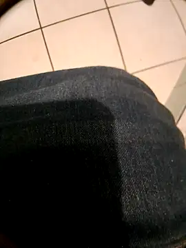 Snapshot of littleboyhot95 chatting on 28, 9, 2025 littleboyhot95 online show from 28, 9, 2025