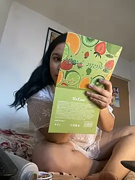 Leslydeleon23 online show from 10, 2, 2025