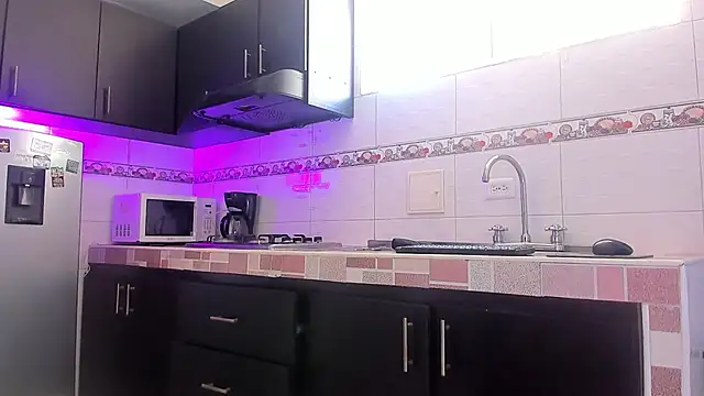 Emma-evans online show from 2, 12, 2025