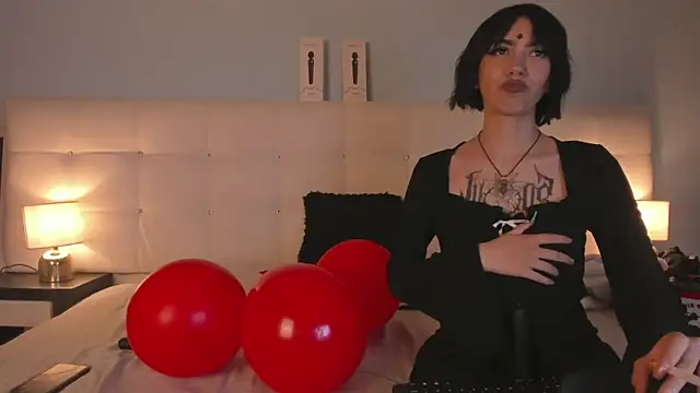 Zowi Hottiee online show from 13, 2, 2025