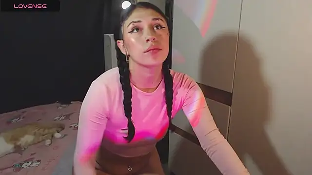 Zowi Hottiee online show from 14, 10, 2025