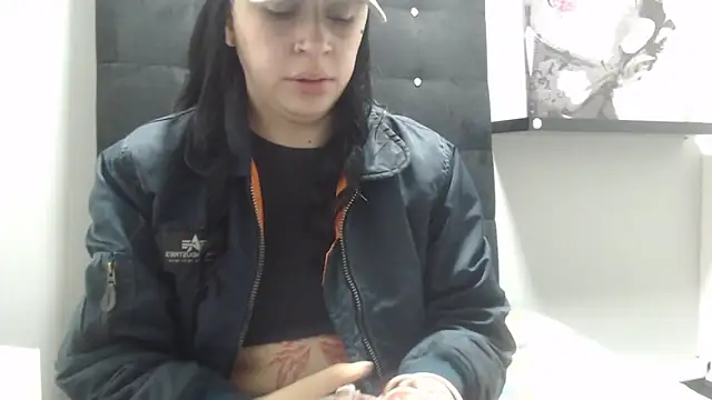 Zowi Hottiee online show from 9, 10, 2025