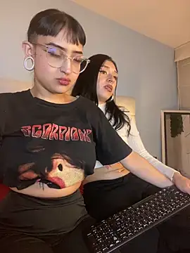 Zowi Hottiee online show from 1, 3, 2025