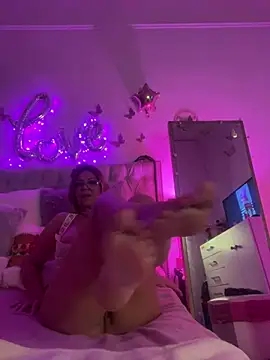 lolavalecuatro online show from 2, 3, 2025