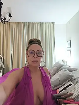 Snapshot of lolavalecuatro chatting on 7, 6, 2026 lolavalecuatro online show from 7, 6, 2026