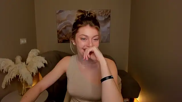 MollyMeltorr online show from 5, 10, 2025