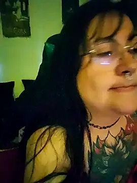 Snapshot of l1la_Rav3n chatting on 8, 11, 2025 l1la Rav3n online show from 8, 11, 2025