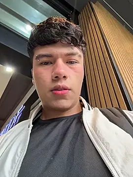 Snapshot of Logan_smith1 chatting on 14, 11, 2025 Logan smith1 online show from 14, 11, 2025