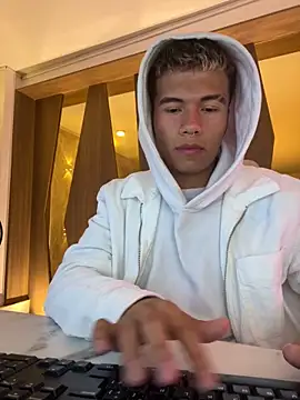 Snapshot of Logan_smith1 chatting on 15, 2, 2025 Logan smith1 online show from 15, 2, 2025