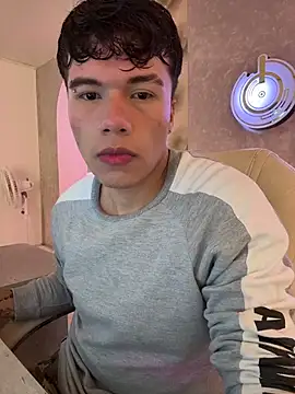 Snapshot of Logan_smith1 chatting on 19, 10, 2025 Logan smith1 online show from 19, 10, 2025