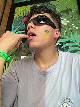 Snapshot of Logan_smith1 chatting on 10, 11, 2025 Logan smith1 online show from 10, 11, 2025