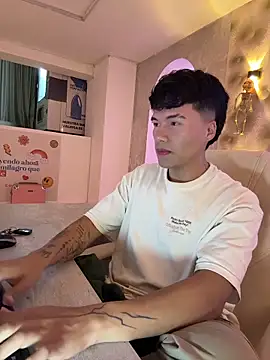 Snapshot of Logan_smith1 chatting on 28, 10, 2025 Logan smith1 online show from 28, 10, 2025