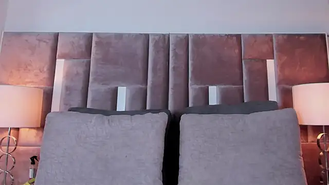 Nia Bunny online show from 1, 11, 2025