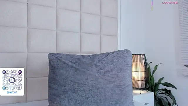 Nia Bunny online show from 29, 9, 2025