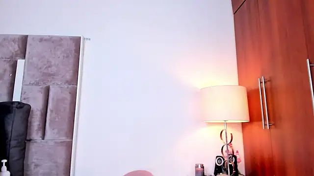 Nia Bunny online show from 15, 5, 2026
